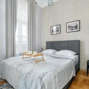 https://very-berry-glogowska-39-14-mtp-apartments-check-in-24h.poznan-hotels.com